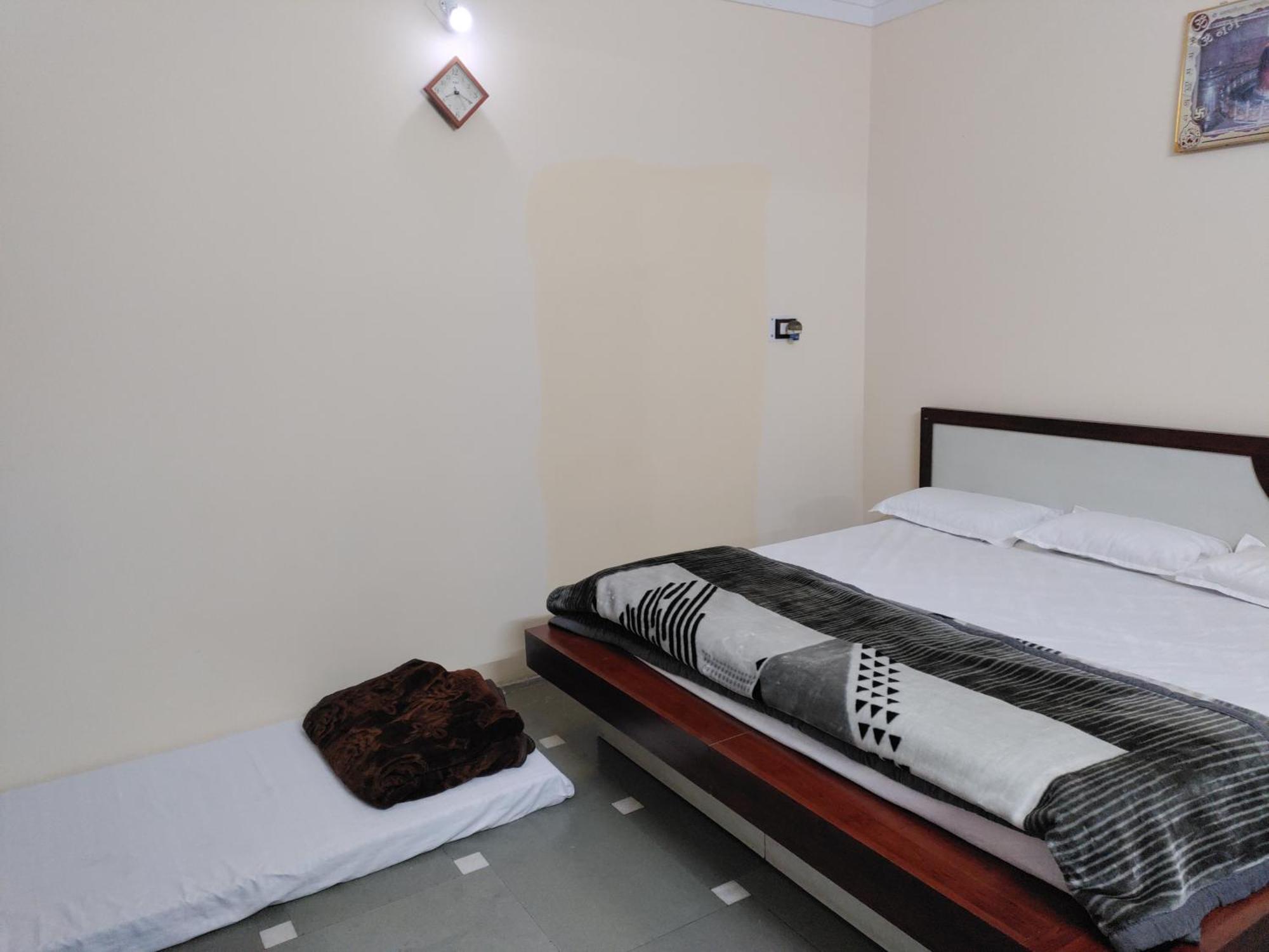 Ramashray Guest House 우자인 외부 사진